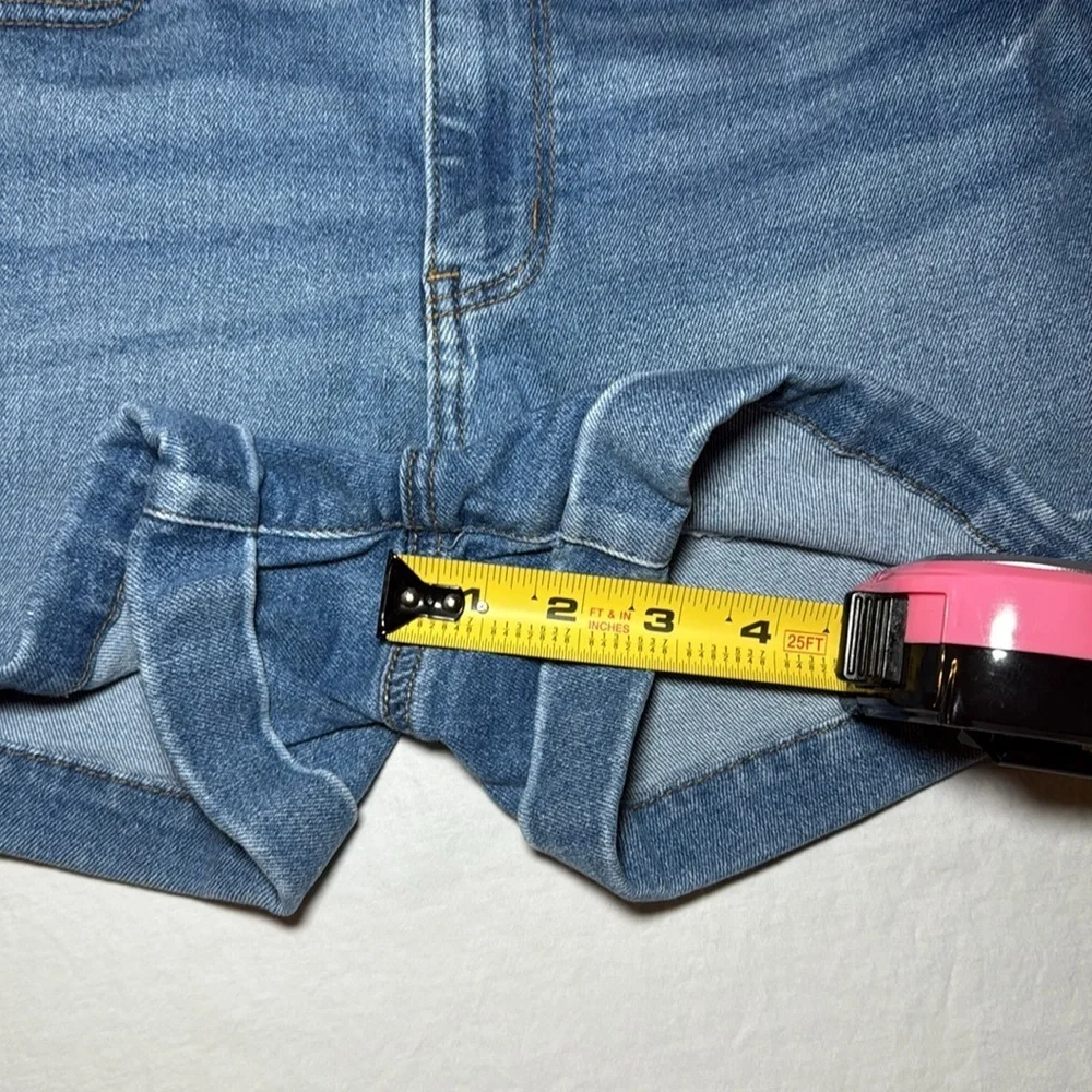 American Eagle Outfitters Women's Roll Cuff Medium Wash Mom Shorts Size 2 EUC - Picture 8 of 10